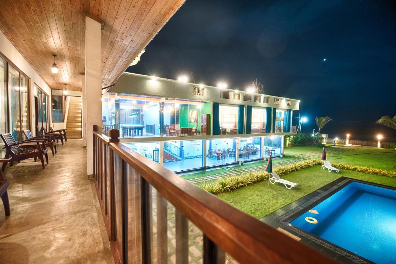 Calypso Sunset Hotel Iranawila Kültér fotó